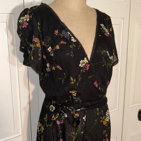 NWT Urban Outfitters UO Marie Prairie Wrap Jumpsuit Floral Print Size 10 - Picture 9 of 16